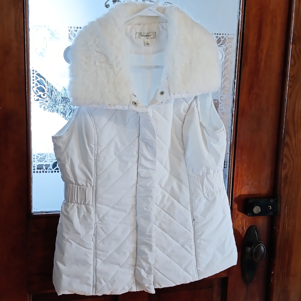 WHITE PUFFY VEST